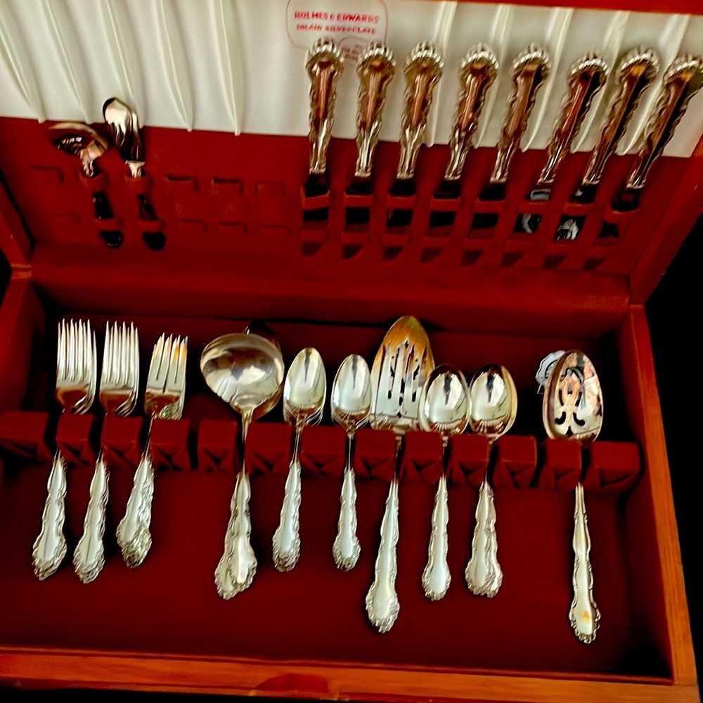Holmes and Edwards inlaid silver plated flatware with wooden box